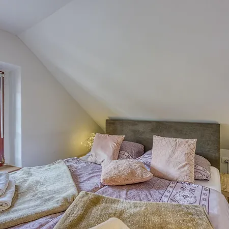 Ida Estate House - Happy Ivancna Gorica