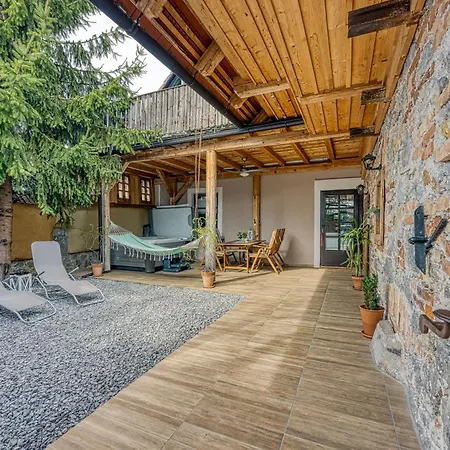 Ida Estate House - Happy *