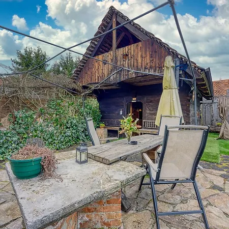 Ida Estate House - Happy *